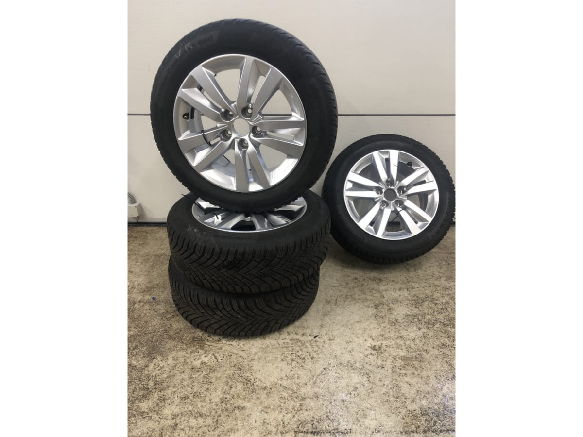 Jantes alu + Pneus hiver 16 205/55 R16 91H - Photo 1