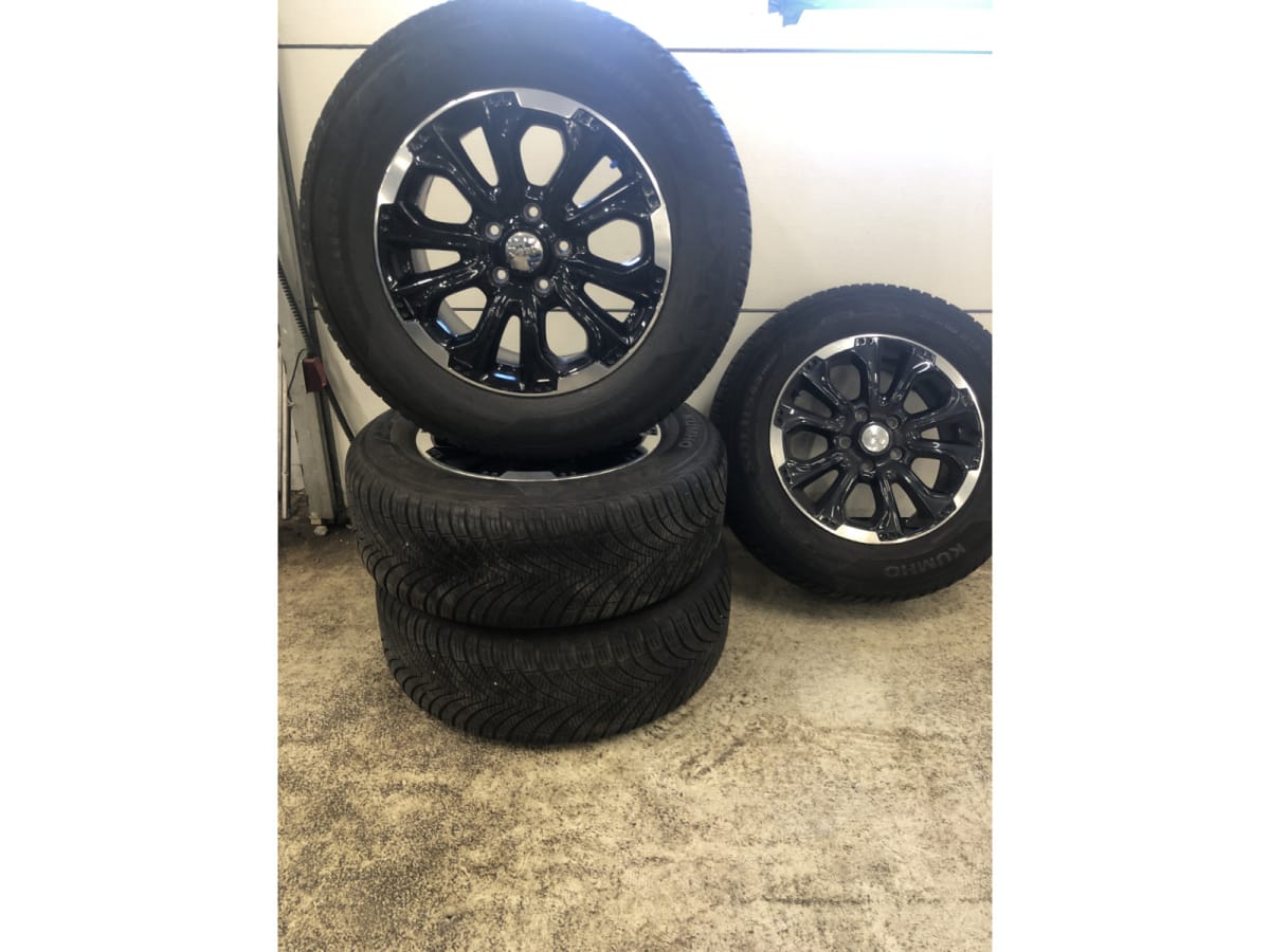 Jantes alu + Pneus toutes saisons 18 265/60 R18 114V - Photo 1