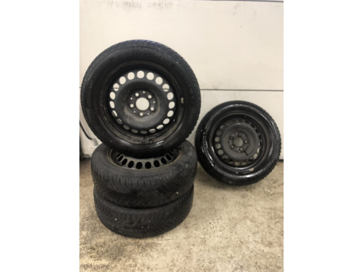 Jantes acier + Pneus hiver 16 205/55 R16 91H - Photo 1