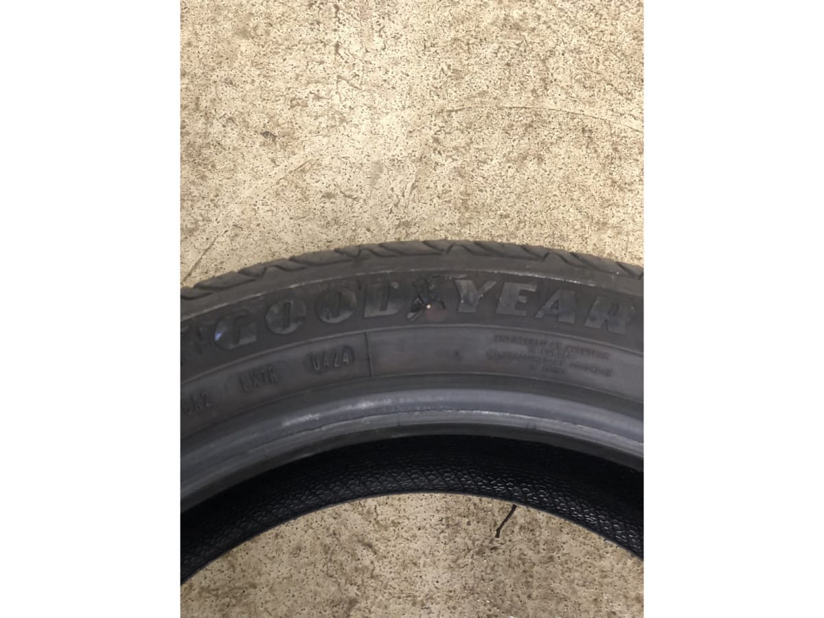 Pneus été 19 245/45 R19 102V - Photo 1