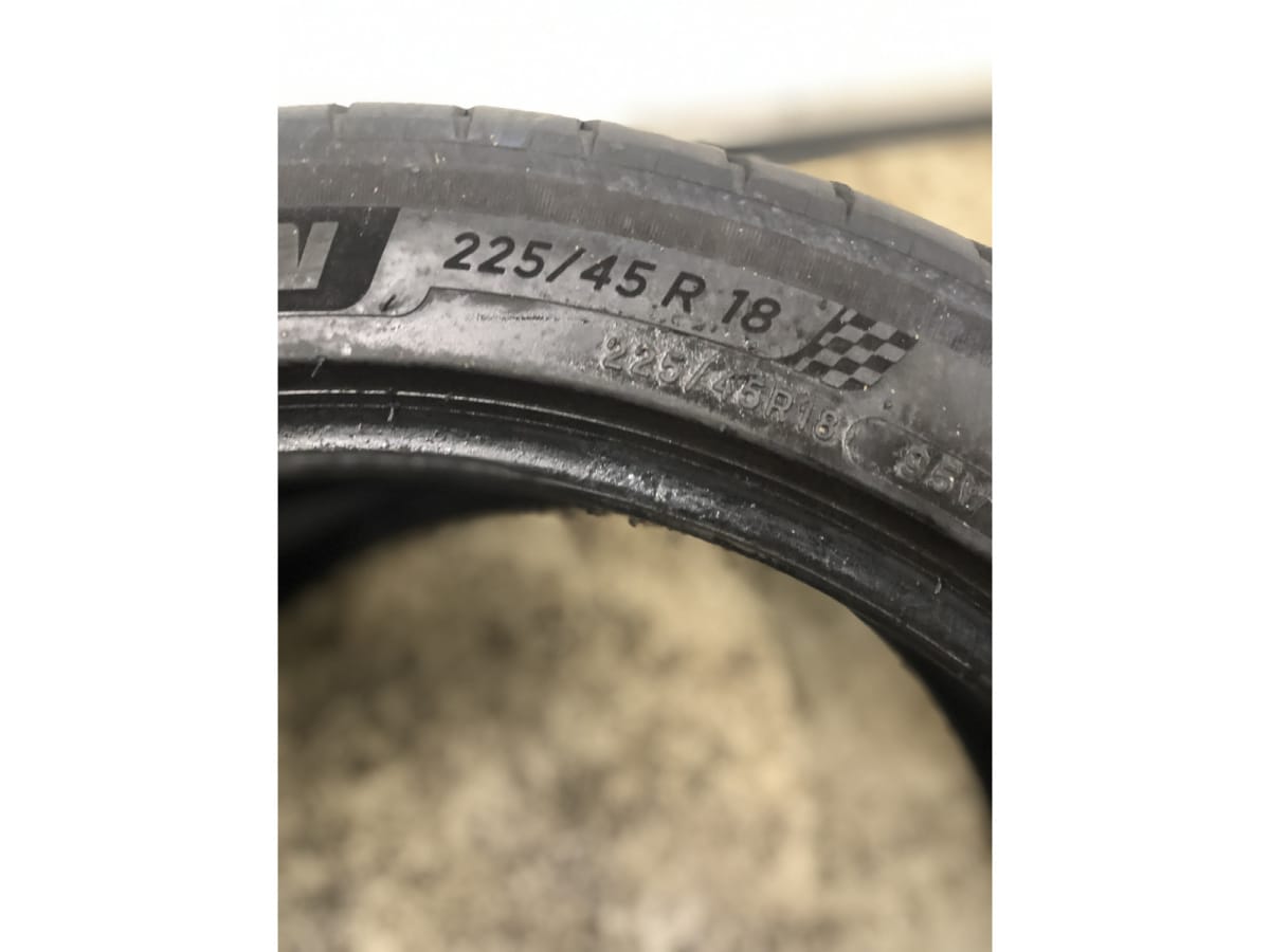 Pneus été 18 225/45 R18 95W - Photo 1