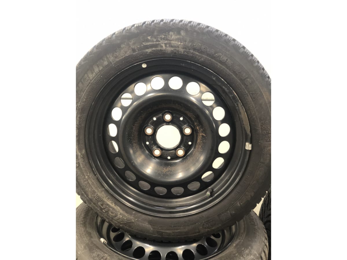 Jantes acier + Pneus hiver 16 205/55 R16 91H - Photo 1