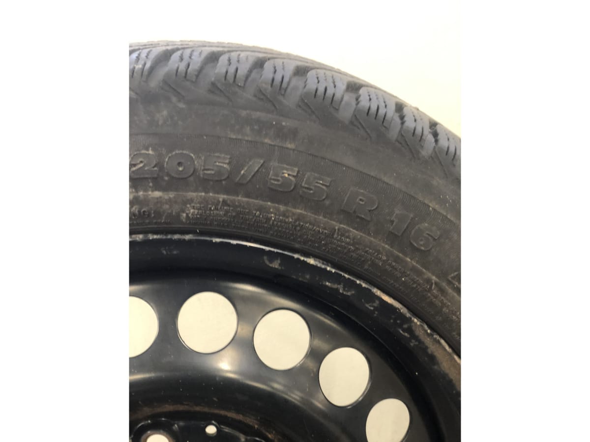 Jantes acier + Pneus hiver 16 205/55 R16 91H - Photo 1