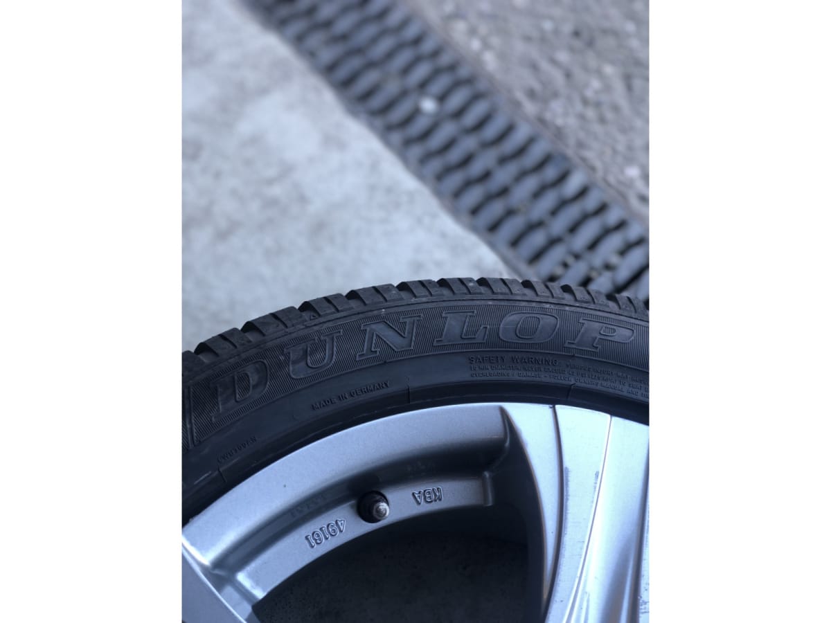 Jantes alu + Pneus hiver 17 225/50 R17 94H - Photo 1