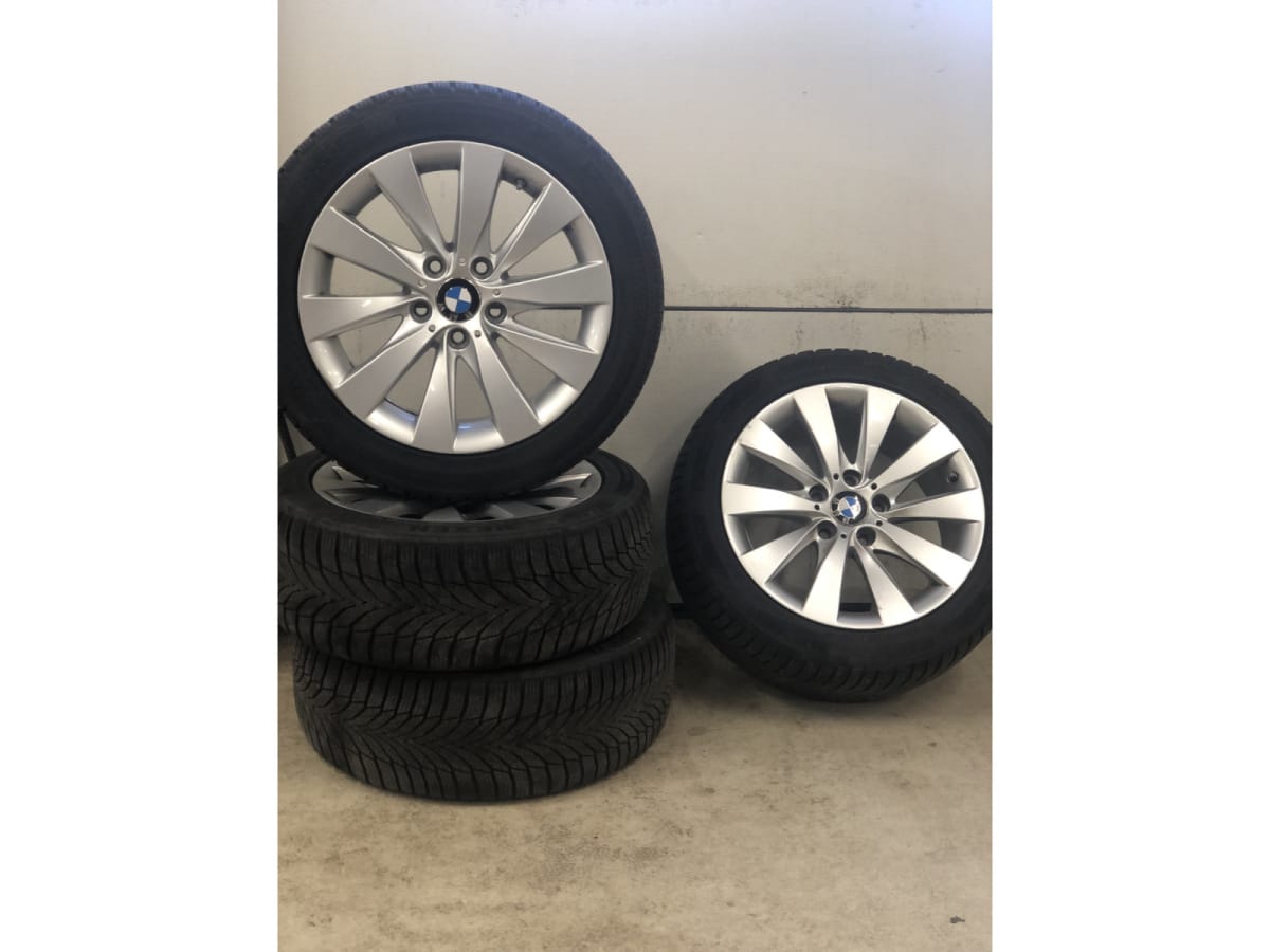 Jantes alu + Pneus hiver 17 235/45 R17 97V - Photo 1