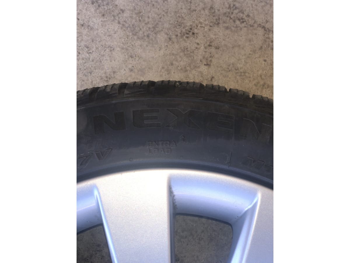 Jantes alu + Pneus hiver 17 235/45 R17 97V - Photo 1
