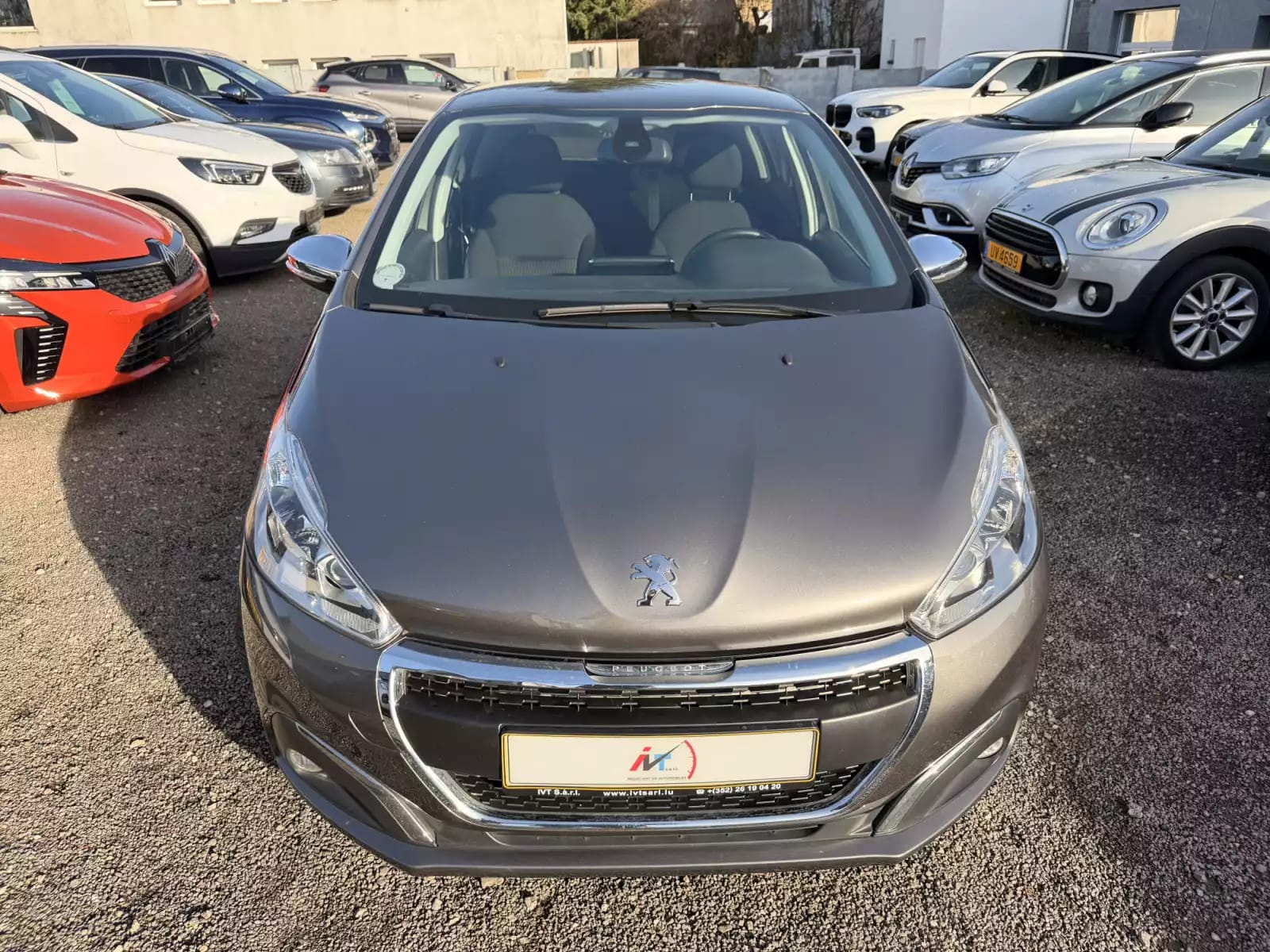 Peugeot 208 1.2 Signature 82 - Photo 1