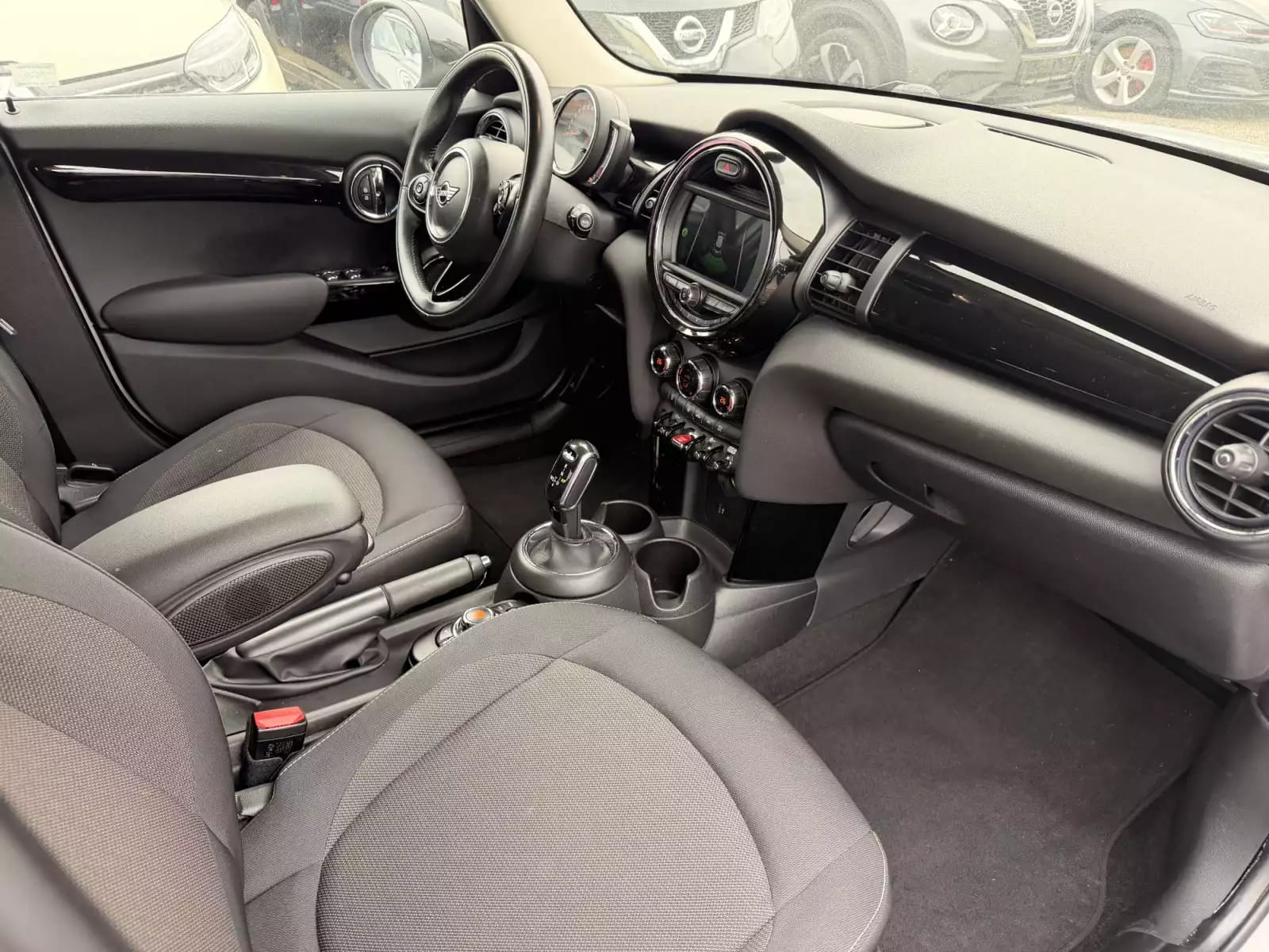 MINI Cooper 1.5 136 Auto - Photo 1