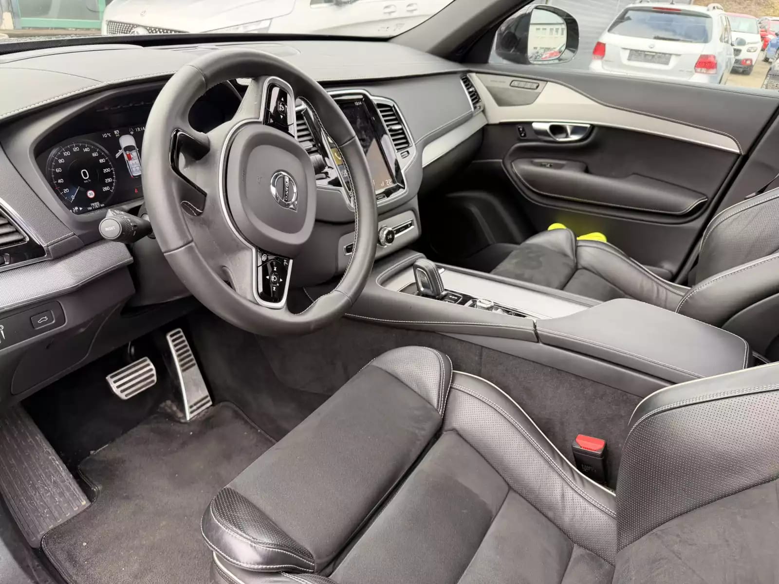 Volvo XC90 B5 AWD 235 R Design - Photo 1