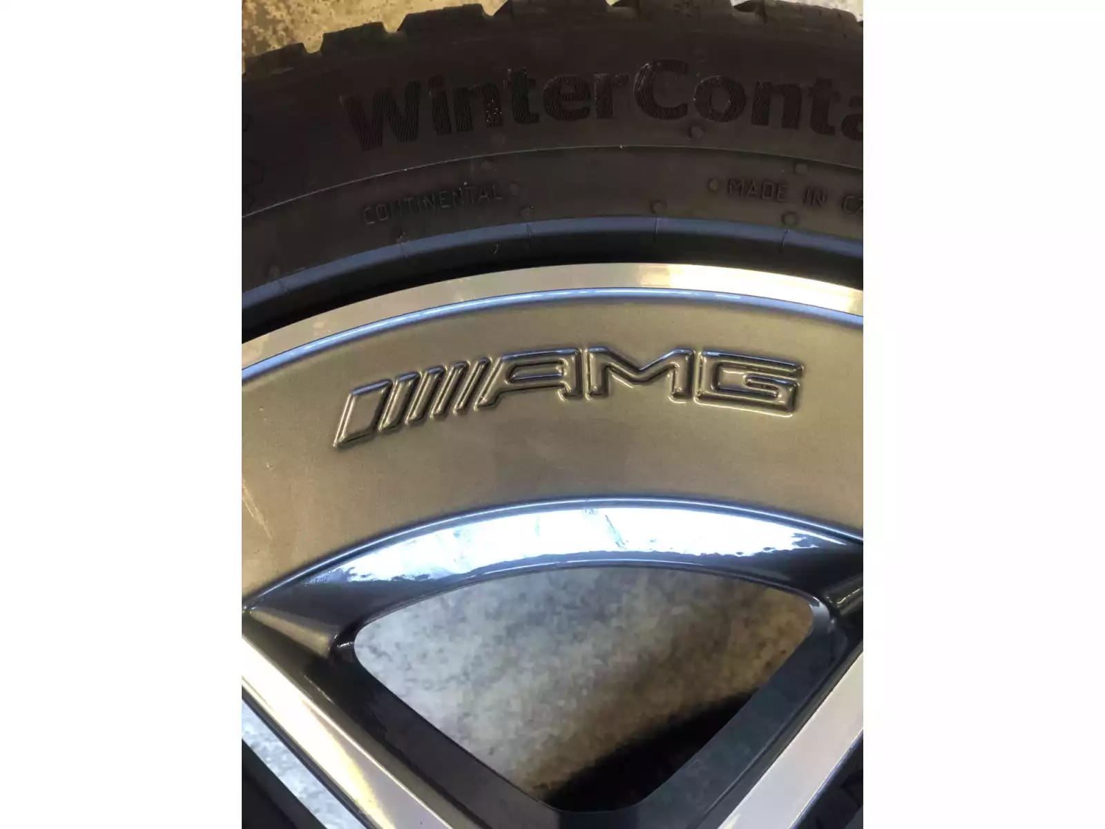 Jantes alu + Pneus hiver 18 245/40 R18 97V - Photo 1