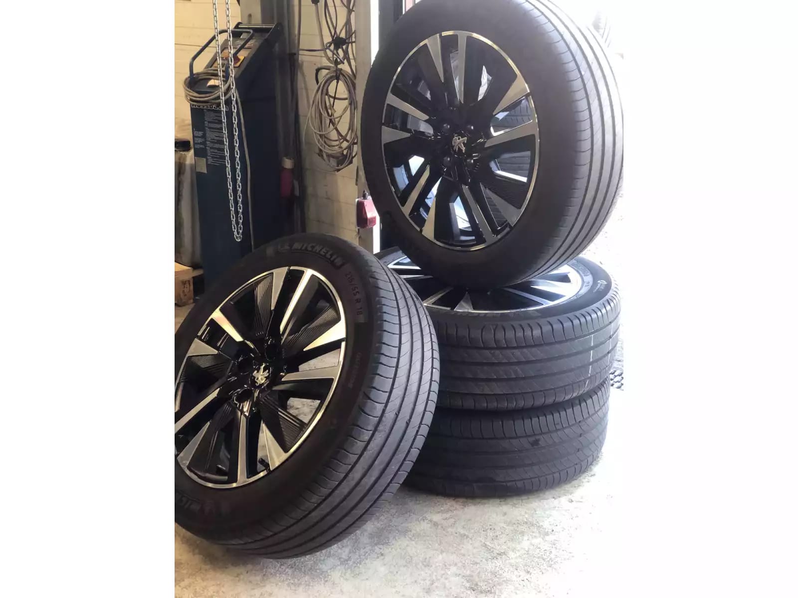 Jantes alu + Pneus été 18 215/55 R18 99V - Photo 1