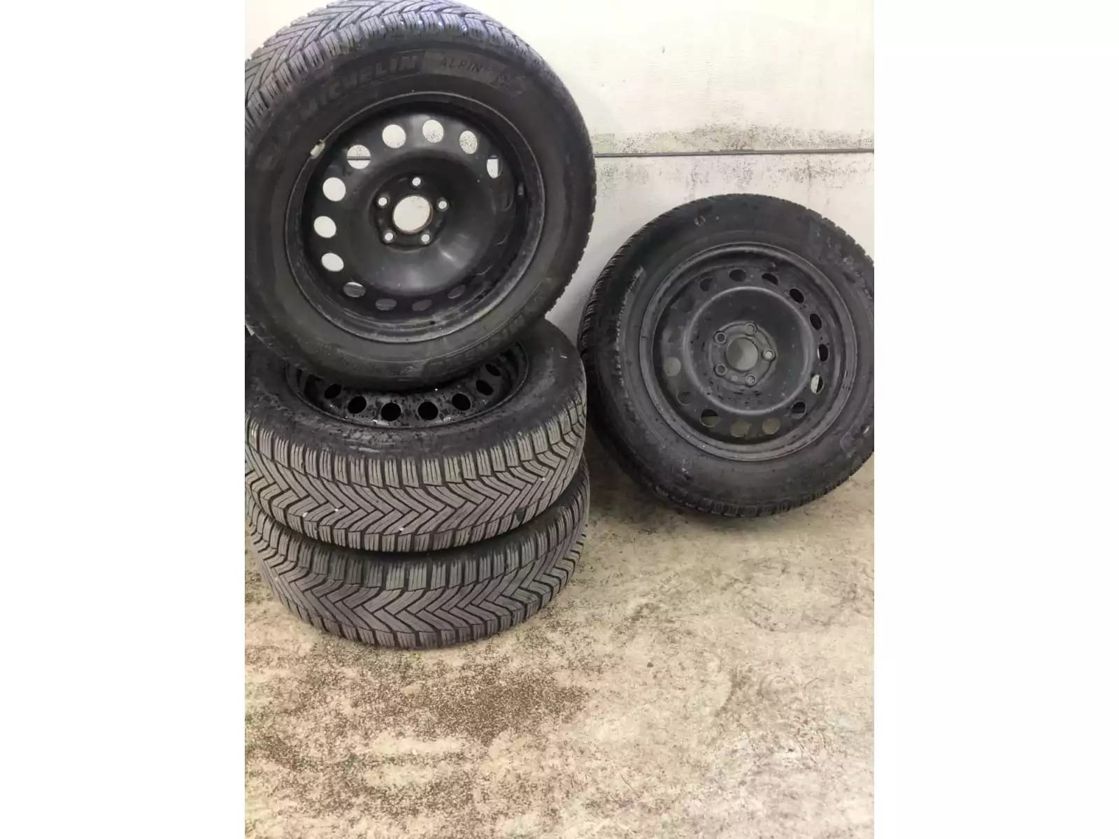 Jantes acier + Pneus hiver 16 215/60 R16 99T - Photo 1