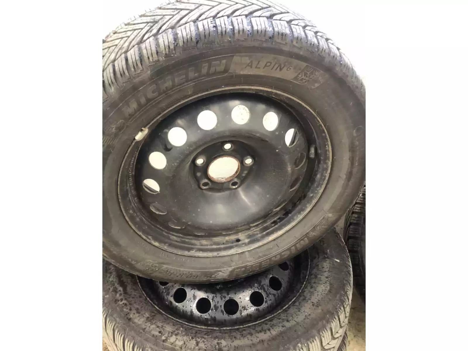 Jantes acier + Pneus hiver 16 215/60 R16 99T - Photo 1