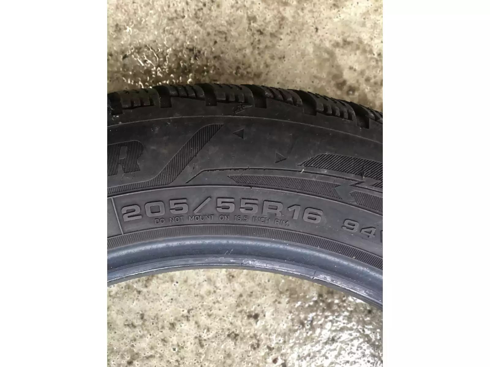 Pneus hiver 16 205/55 R16 94V - Photo 1