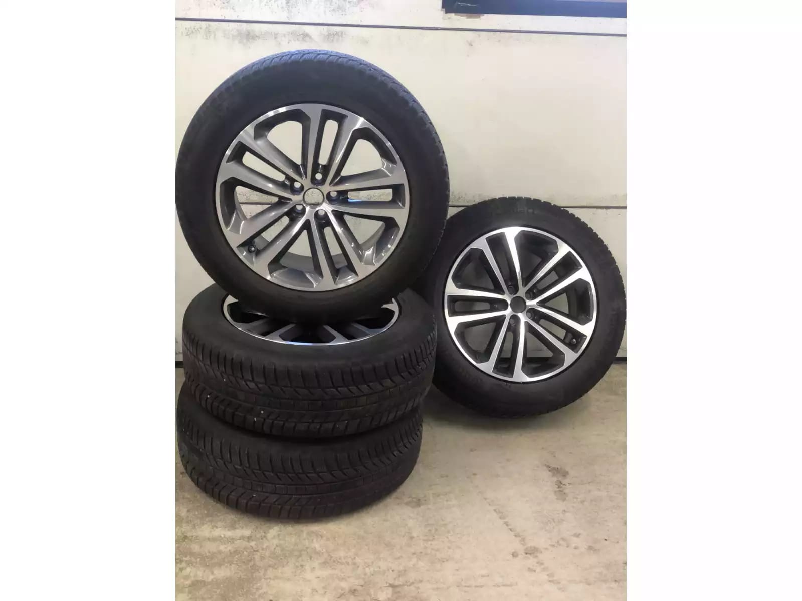 Jantes alu + Pneus hiver 19 255/55 R19 111V - Photo 1