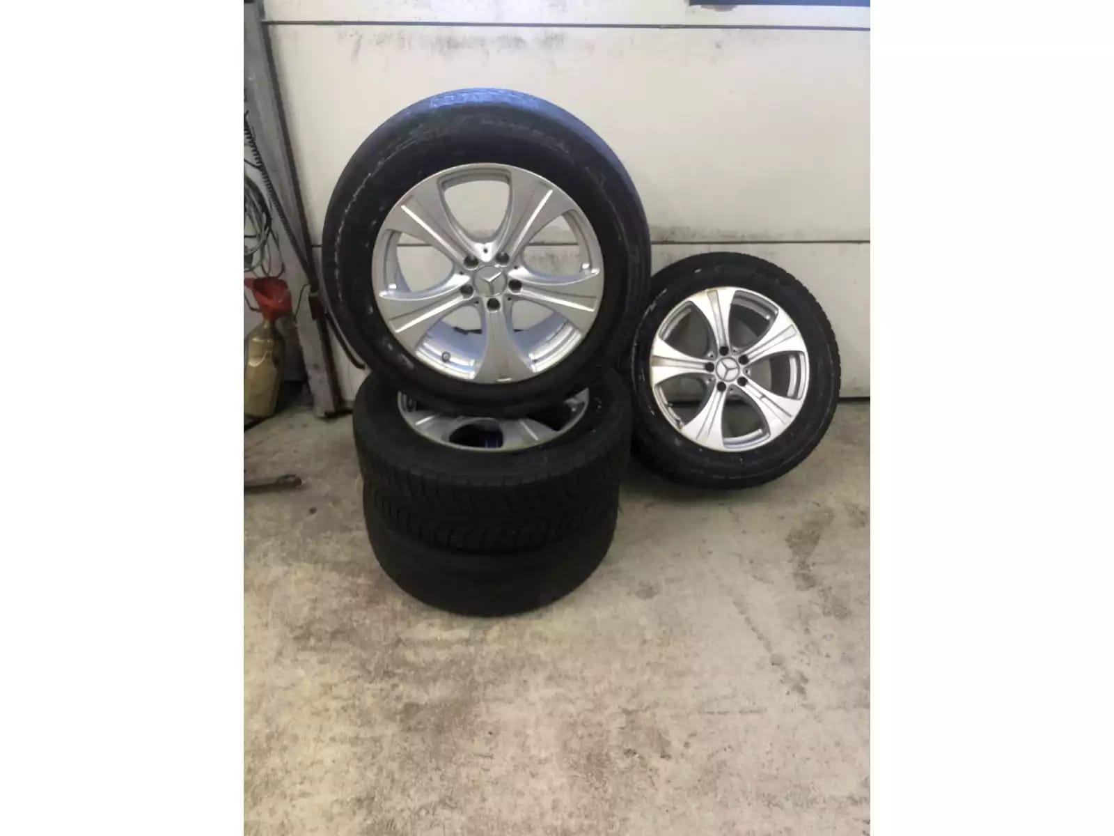 Jantes alu + Pneus hiver 18 235/60 R18 107H - Photo 1