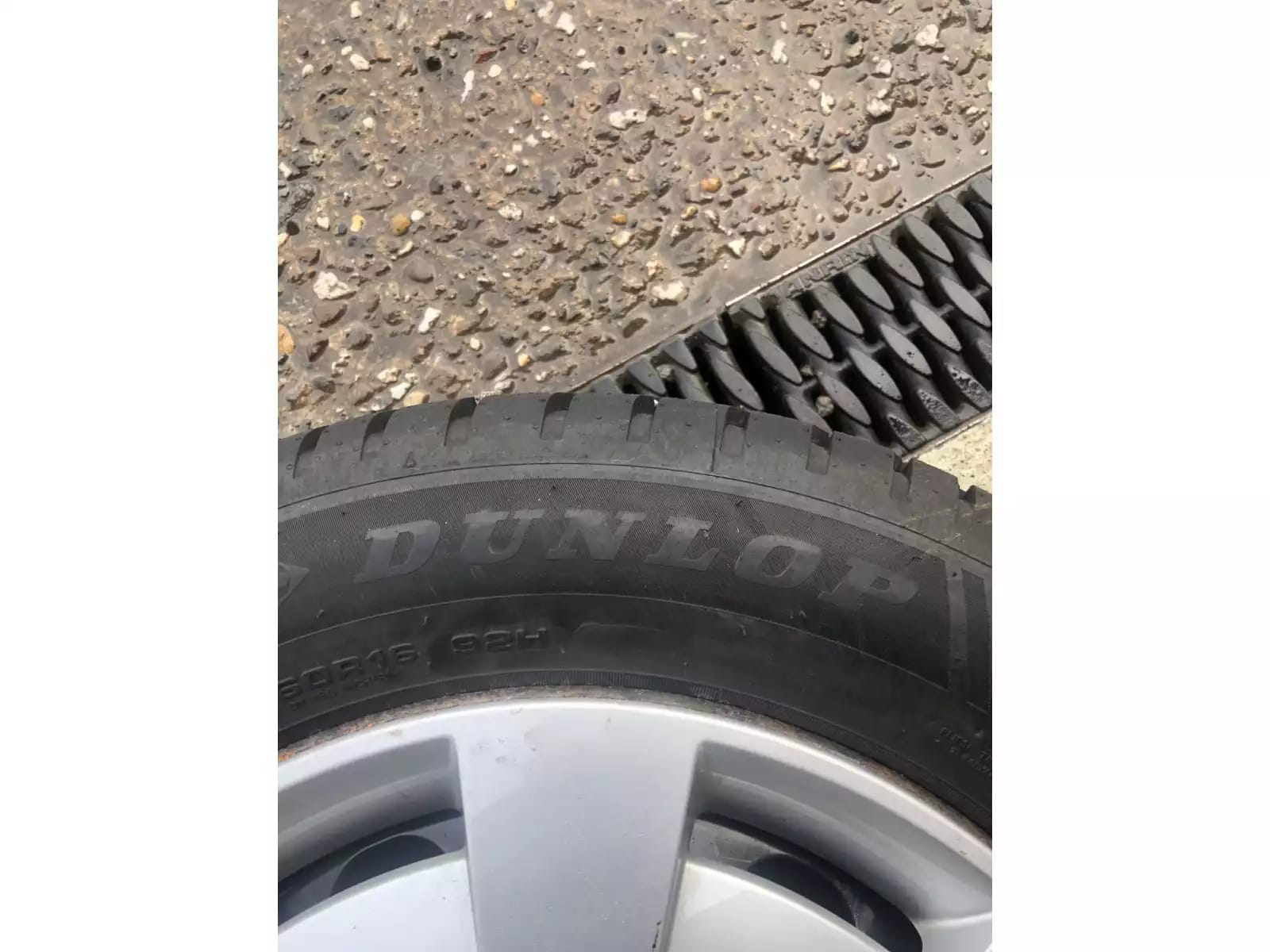 Jantes acier + Pneus hiver 16 205/60 R16 92H - Photo 1
