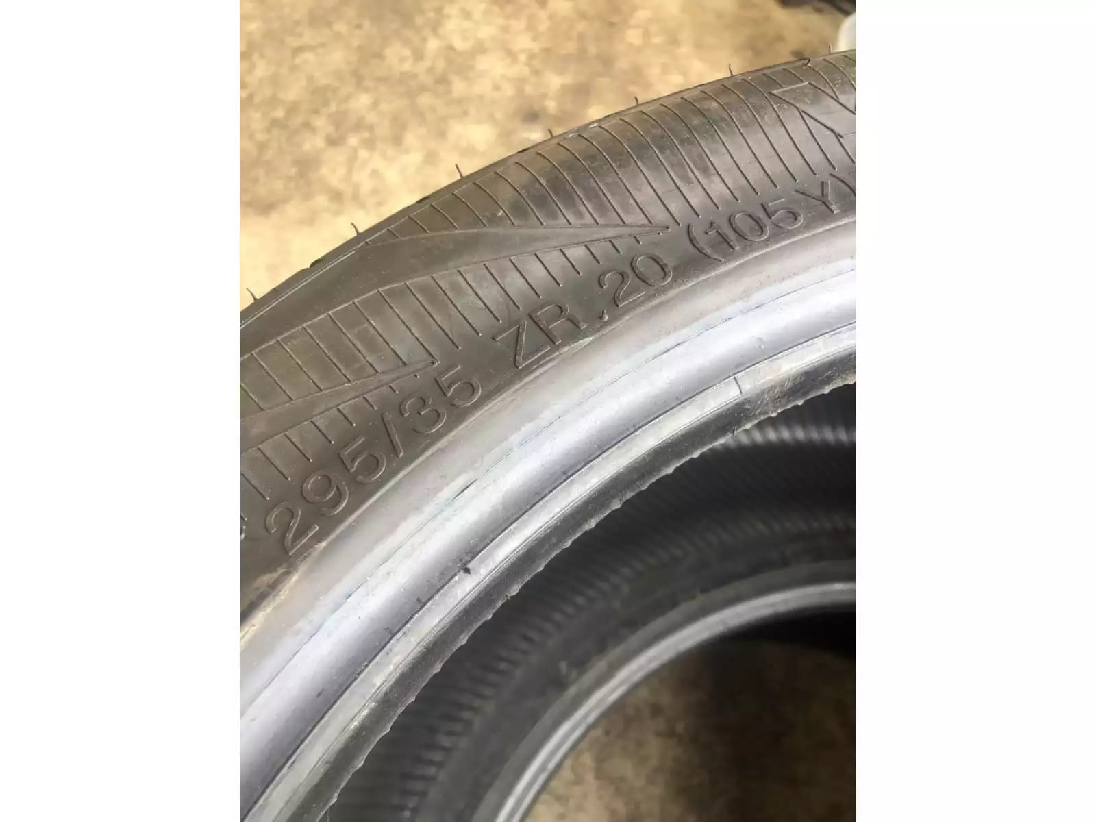 Pneus été 20 295/35 R20 105Y - Photo 1