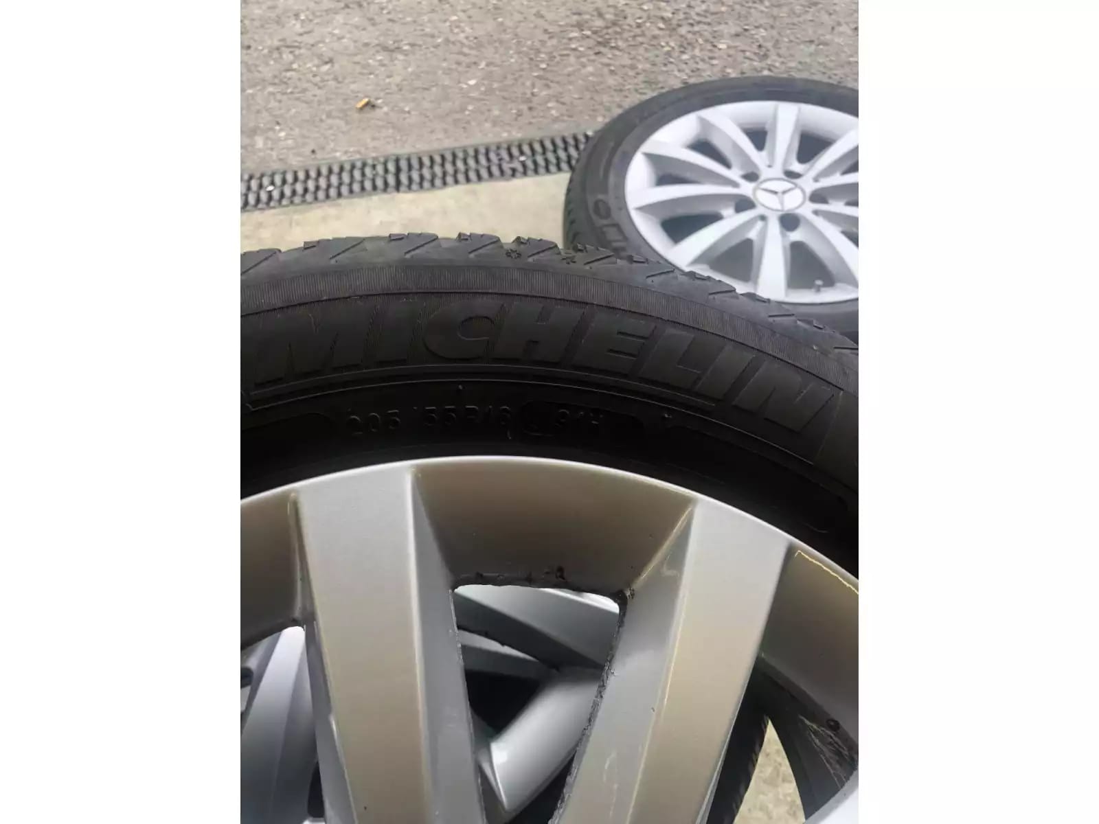 Jantes alu + Pneus hiver 16 205/55 R16 91H - Photo 1