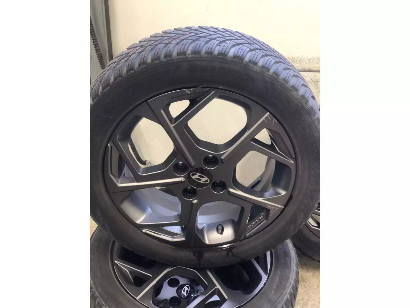 Jantes alu + Pneus hiver 16 195/55 R16 87H - Photo 1