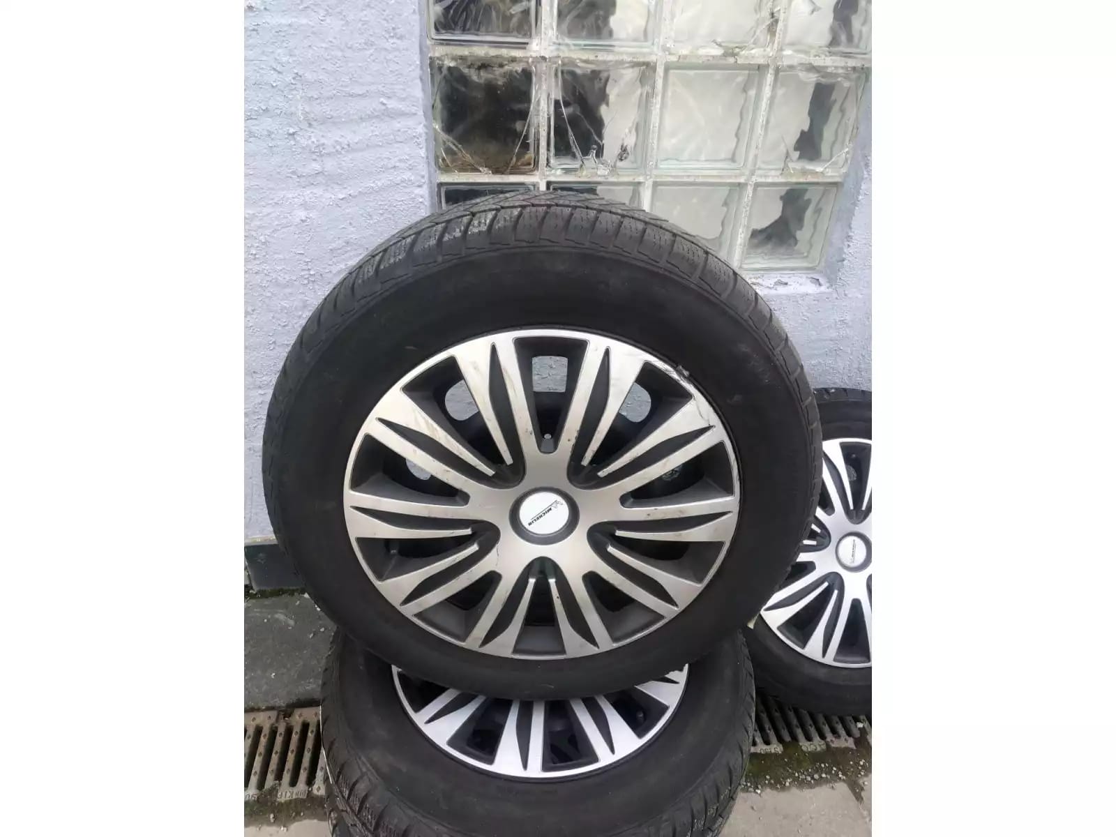 Jantes acier + Pneus hiver 16 205/60 R16 92H - Photo 1