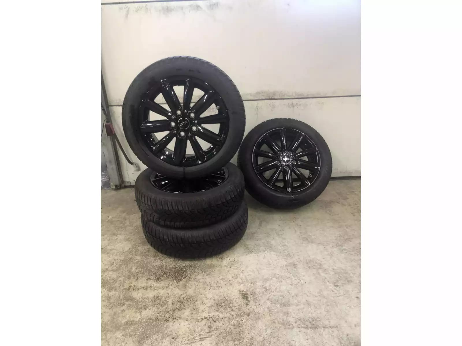 Jantes alu + Pneus hiver 16 175/60 R16 86H - Photo 1