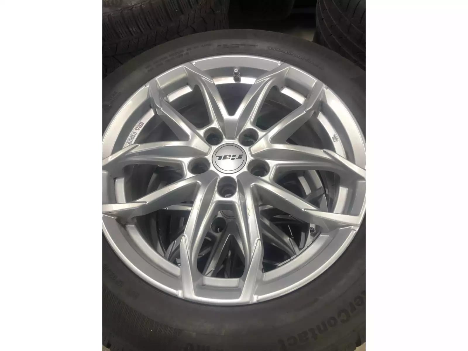 Jantes alu + Pneus hiver 17 225/55 R17 97H - Photo 1