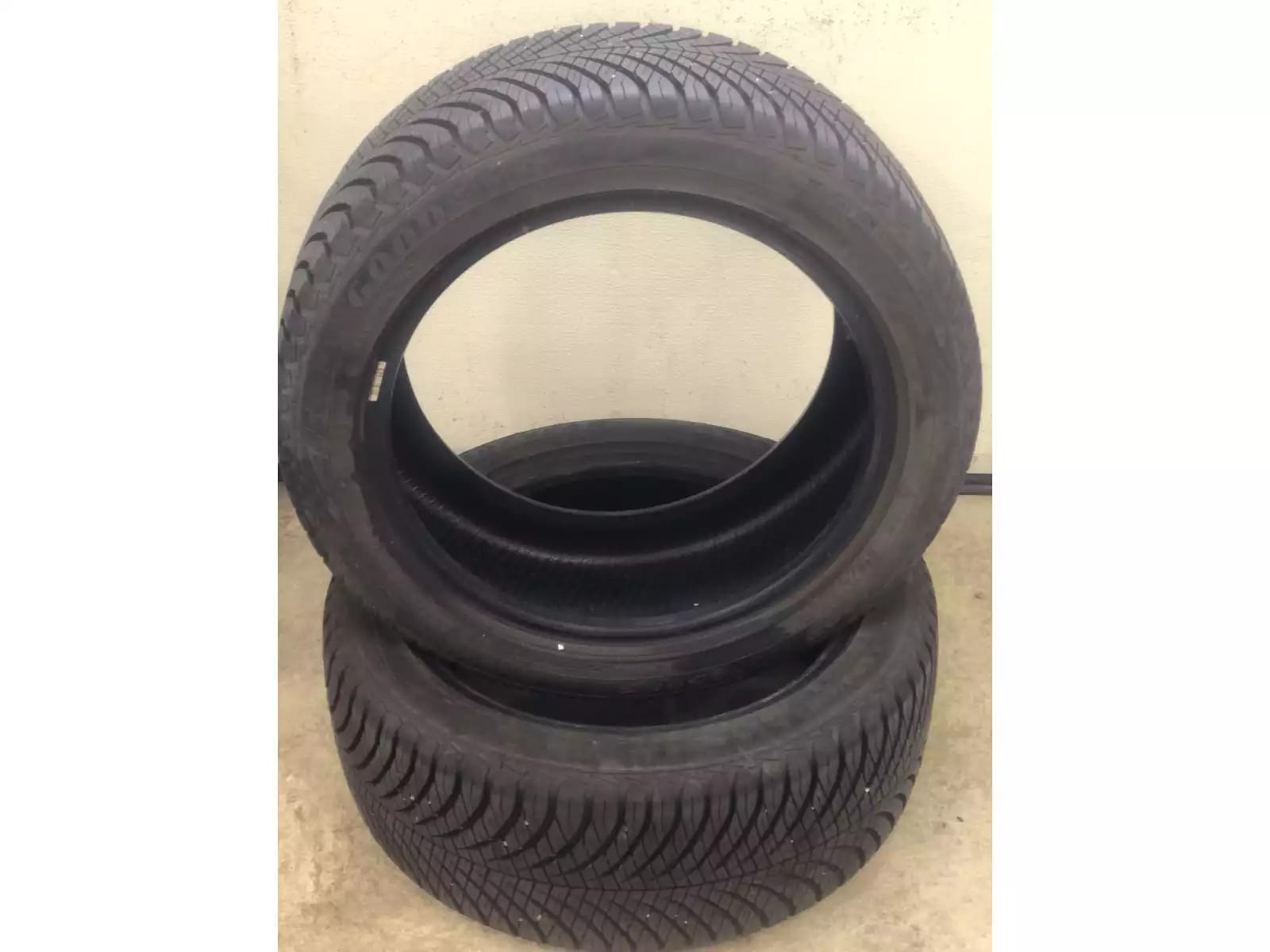 Pneus toutes saisons 16 215/45 R16 90V - Photo 1