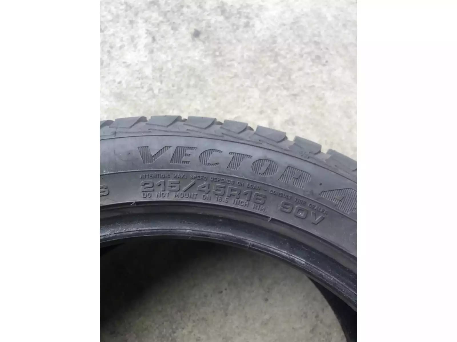 Pneus toutes saisons 16 215/45 R16 90V - Photo 1