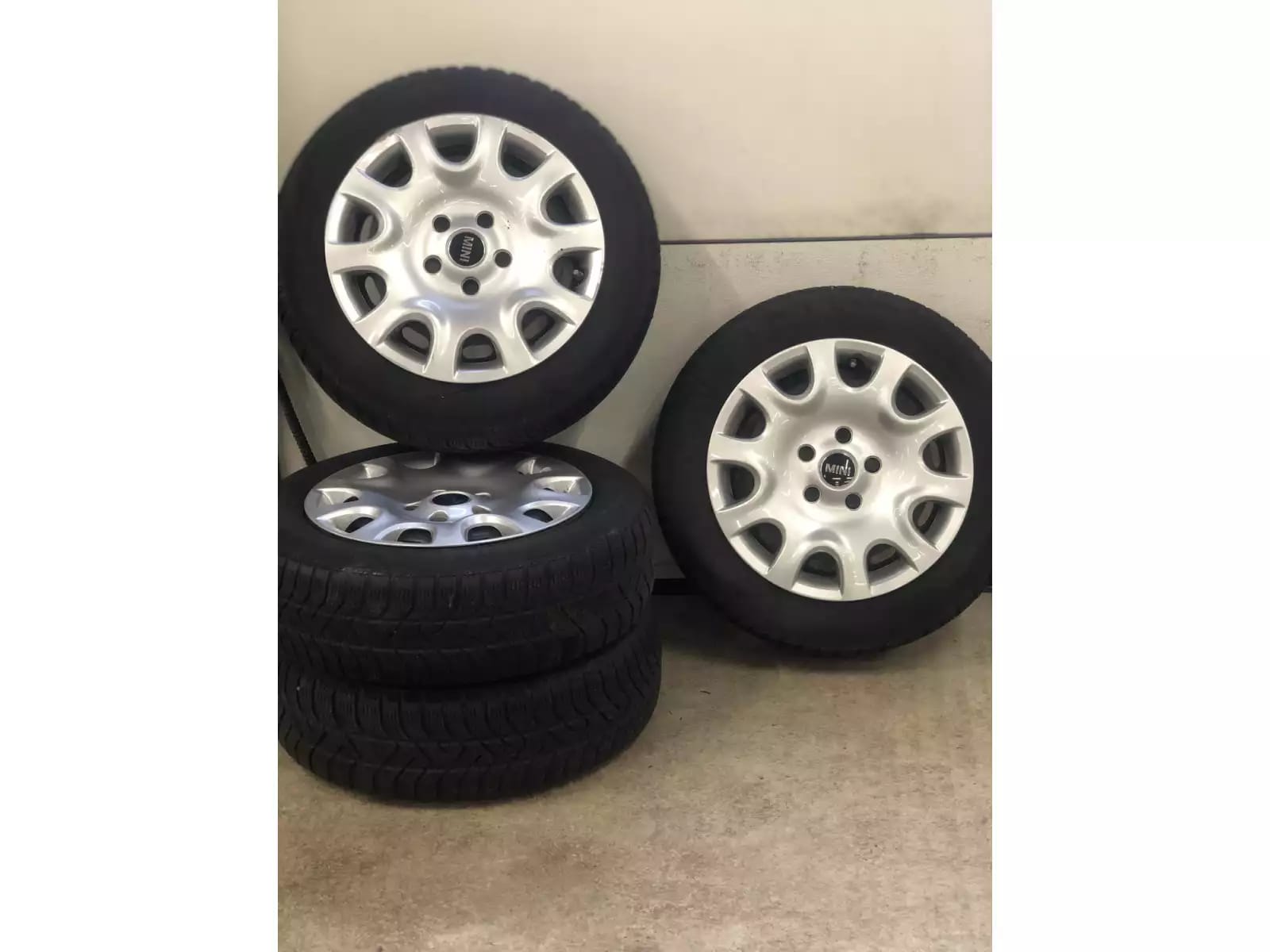 Jantes acier + Pneus hiver 15 175/65 R15 88H - Photo 1