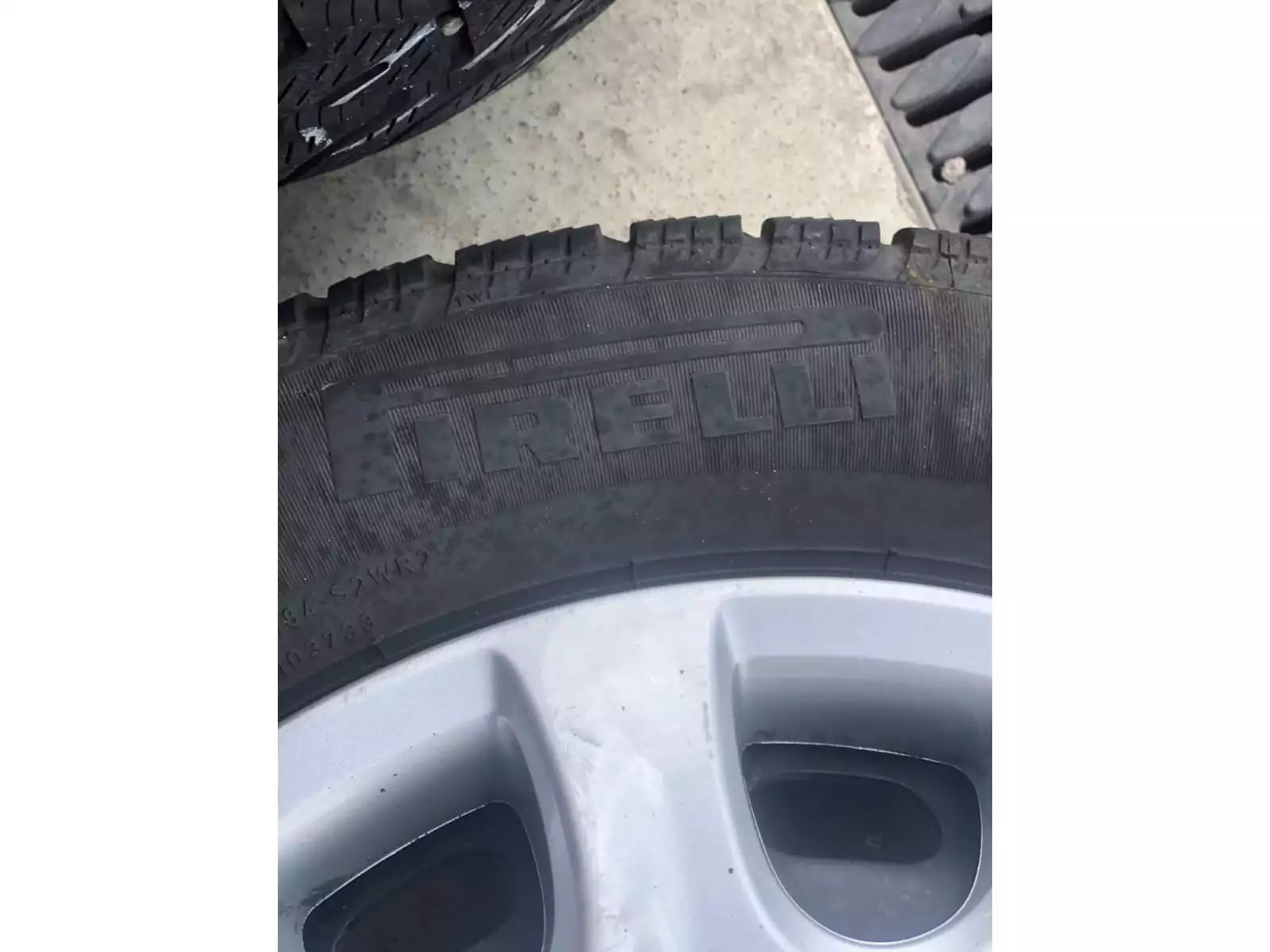 Jantes acier + Pneus hiver 15 175/65 R15 88H - Photo 1