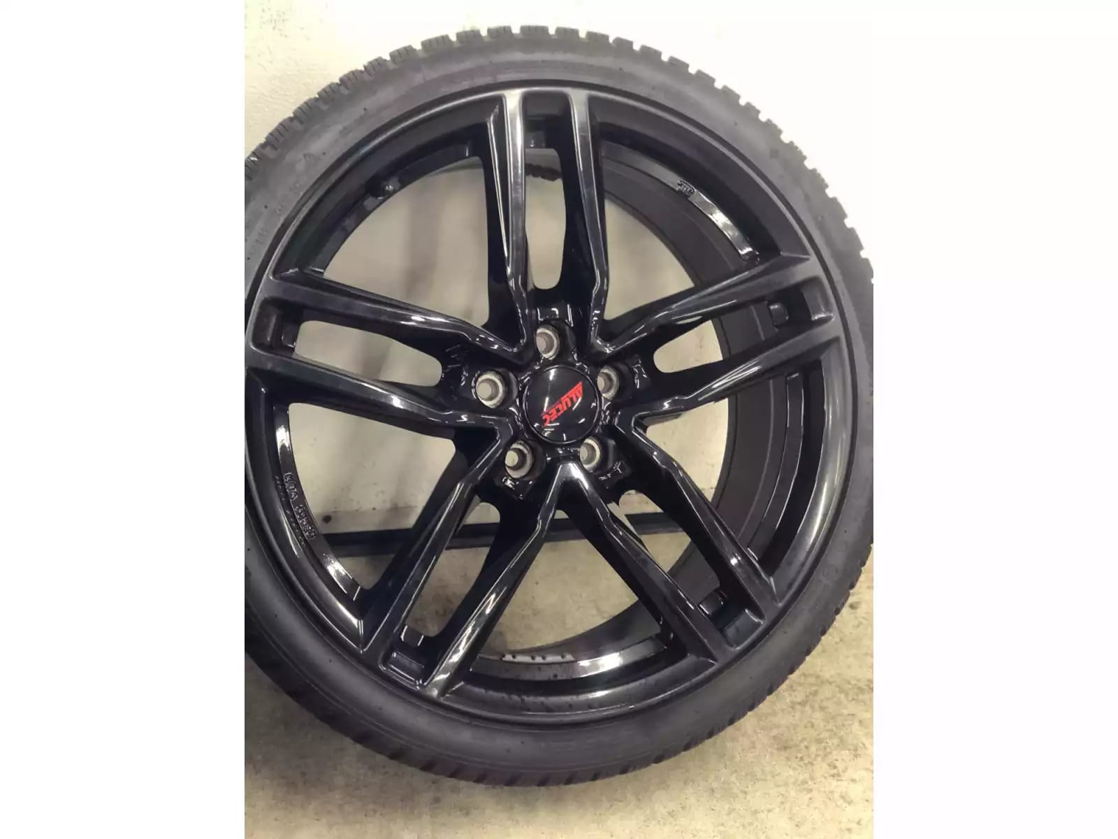 Jantes alu + Pneus hiver 19 235/35 R19 91W - Photo 1