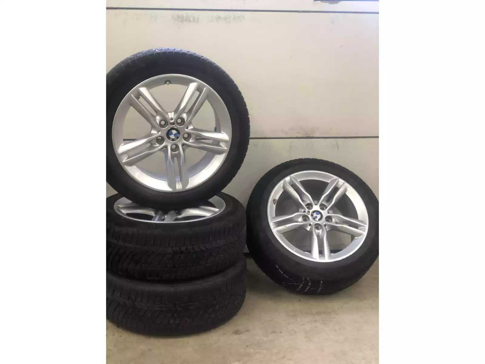 Jantes alu + Pneus hiver 17 205/55 R17 91H - Photo 1