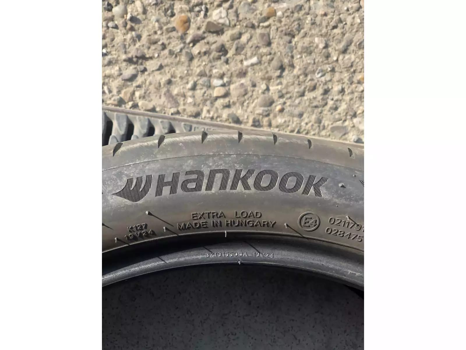 Pneus été 19 245/40 R19 98Y - Photo 1