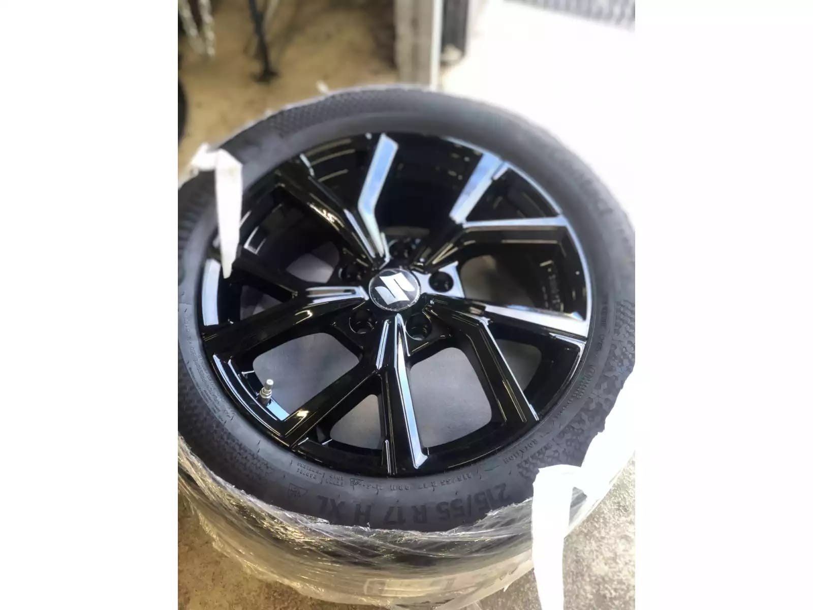 Jantes alu + Pneus hiver 17 215/55 R17 98H - Photo 1