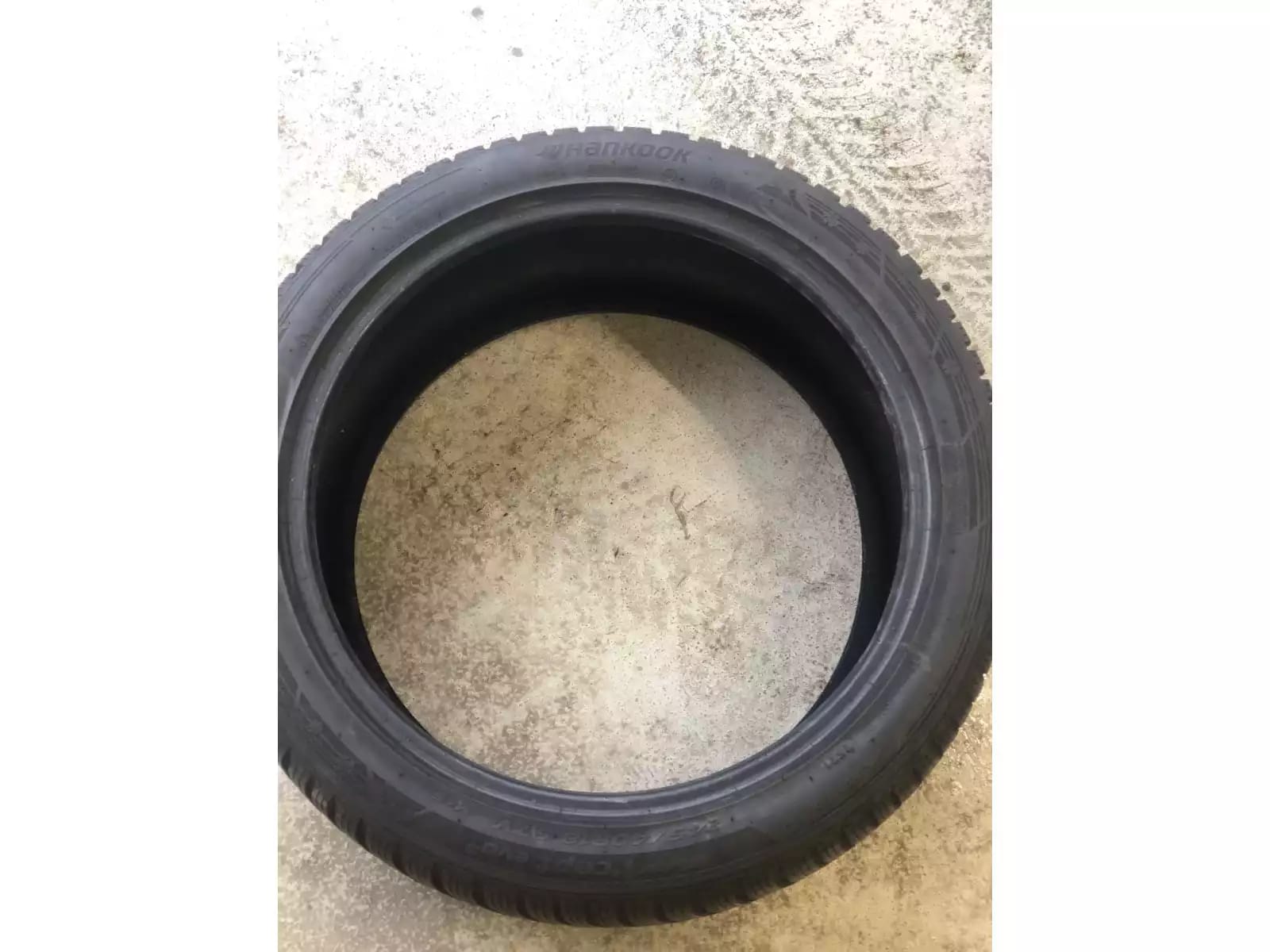 Pneus hiver 18 245/40 R18 97V - Photo 1