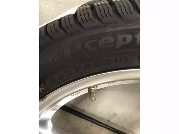 Jantes alu + Pneus hiver 18 235/45 R18 98V - Photo 3