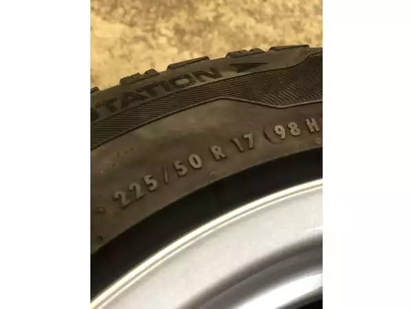 Jantes alu + Pneus hiver 17 225/50 R17 98H - Photo 3