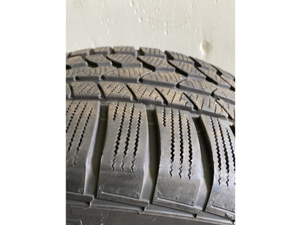 Jantes alu + Pneus hiver 18 255/55 R18 105H - Photo 2