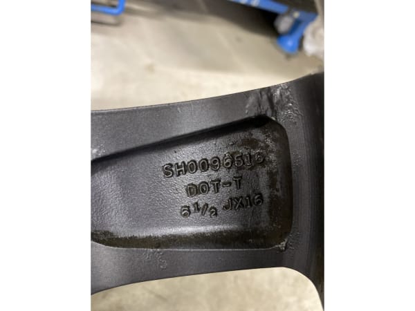 Jantes alu + Pneus hiver 16 215/60 R16 99H - Photo 3