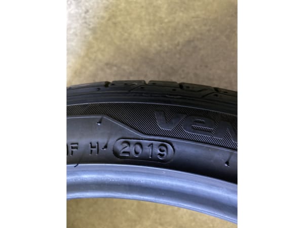 Pneus été 18 225/40 R18 92W - Photo 2