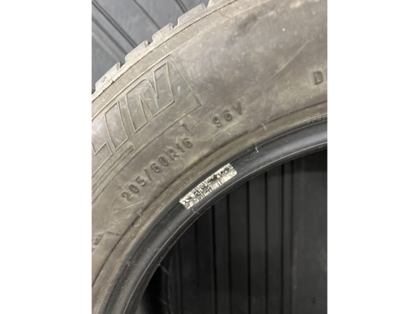 Pneus été 16 205/60 R16 96V - Photo 2