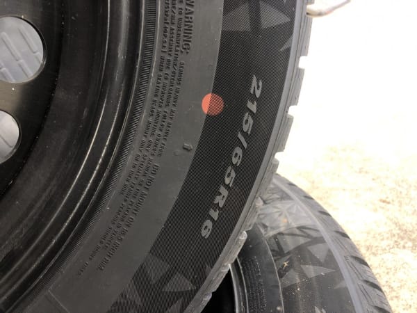 Jantes acier + Pneus hiver 16 215/65 R16 98T - Photo 2