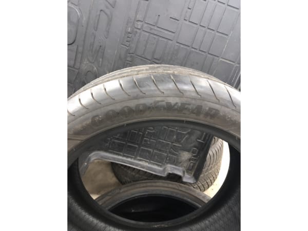 Pneus été 19 225/45 R19 96W - Photo 2