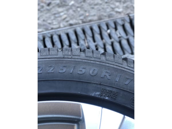 Jantes alu + Pneus hiver 17 225/50 R17 94H - Photo 3