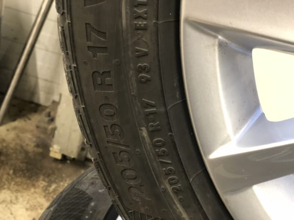 Jantes alu + Pneus hiver 17 205/50 R17 93V - Photo 3