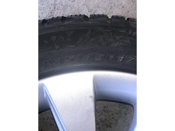 Jantes alu + Pneus hiver 17 235/45 R17 97V - Photo 3