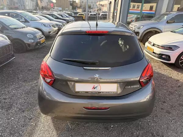 Peugeot 208 1.2 Signature 82 - Photo 3