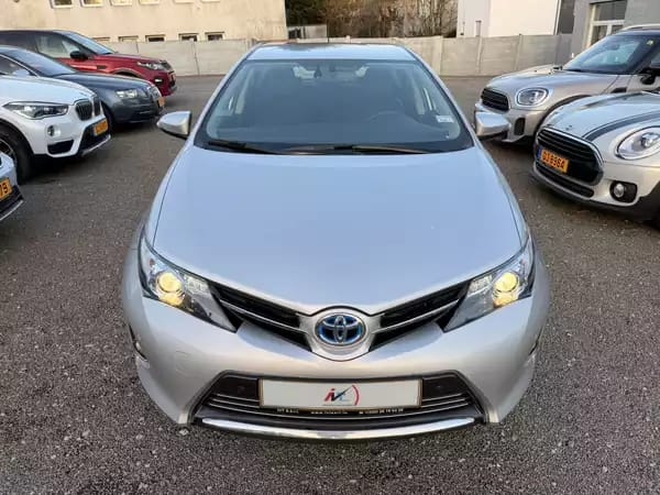 Toyota Auris 1.8 Hybrid - Photo 2