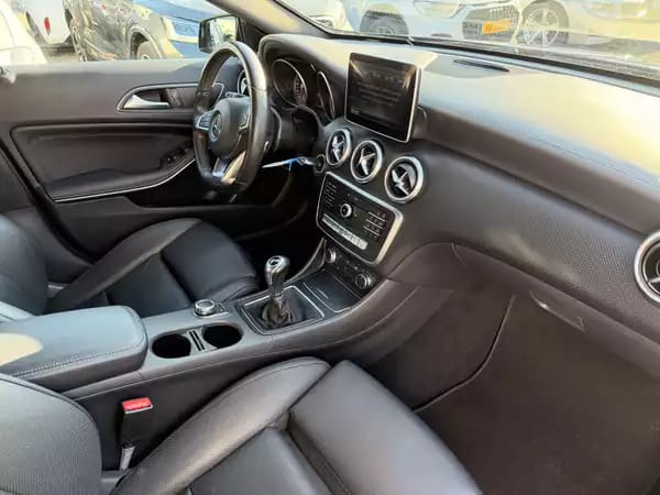 Mercedes-Benz A 180 d AMG line - Photo 2